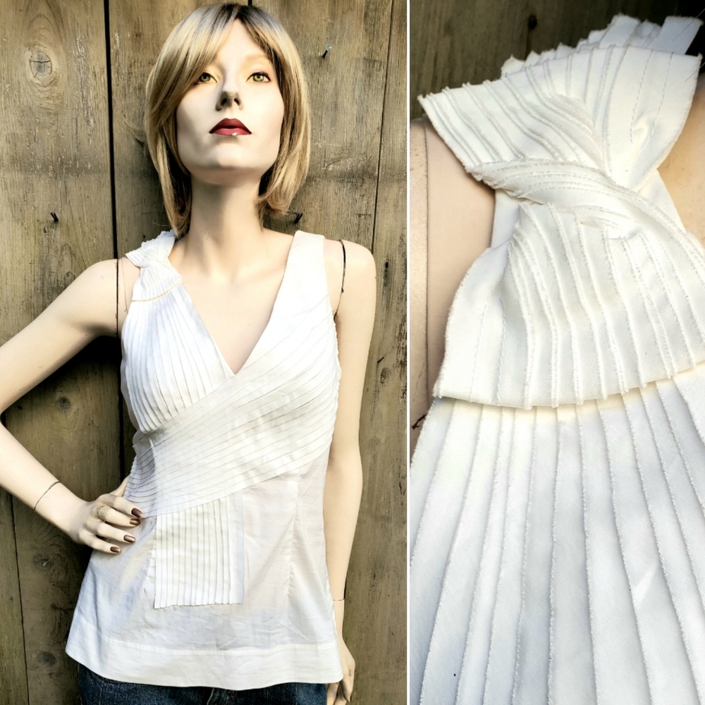 NWT BCBGMaxAzria leated Sleeveless White Top